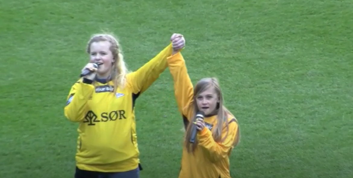 I 2012 sang jentene på Sparebanken Sør Arena!