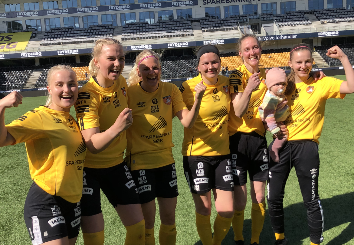 Lørdagens hjemmedebutanter og en superveteran: Karianne Haslekås (t.v.), Hannah Larsen, superveteran Erica Nystøl, Christina Stray Imenes, Mette Lorentzen og Isabella Hayes Sundby (med datteren Mila)