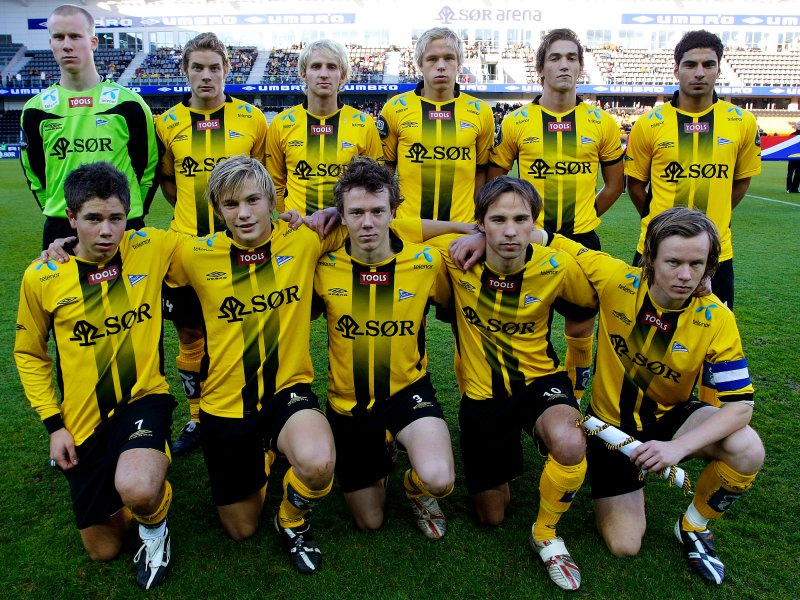 Juniorlaget til Start ble norgesmestere etter seier 2-1 over Vålerenga i NM-finalen i 2007 . Foran fra venstre: Morten Benestad, Espen Knutsen, Rolf Daniel Vikstøl, Jan Jenssen, Vidar Vikstøl. Bak fra v Samuel Dirscher, Espen Børufsen, Henrik Ommundsen, Christer Kleiven, Avni Pepa og Aram Khalili.Foto: Tor Erik Schrøder / SCANPIX