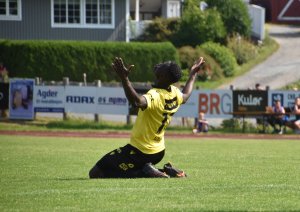 Hattrick-helten, Adeleke Akinyemi