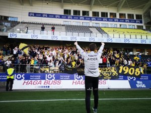 Sindre Tjelmeland strålende fornøyd med fansens innsats i går
Foto: Egil Imenes