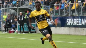 Uduak Idemokon dribler Viking