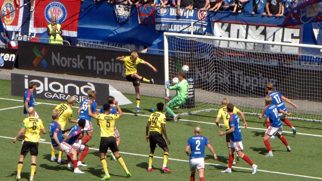 Dagens Starter Jesper Cornelius setter inn 1-0 (Foto: Kristin Søvik)