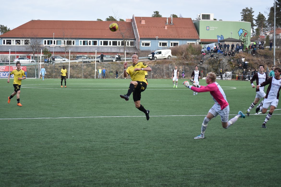Lars-Jørgen Salvesen flyr høyt. Han endte med to nettkjenninger mot gamleklubben.