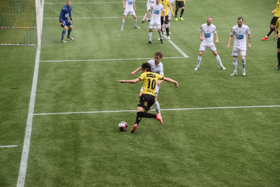 Eman Markovic med et av flere innlegg i kampen