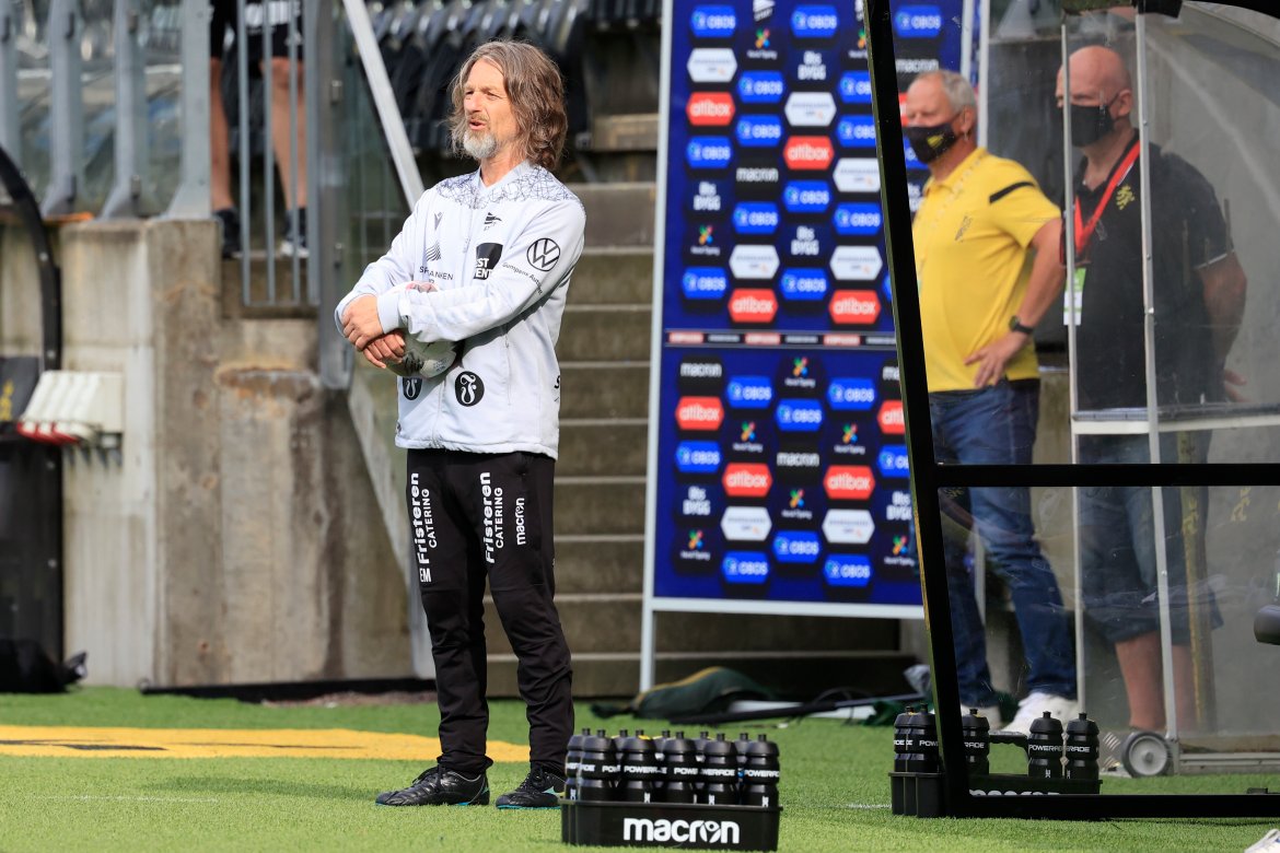 Erik Mykland på sidelinjen mot Ull/Kisa