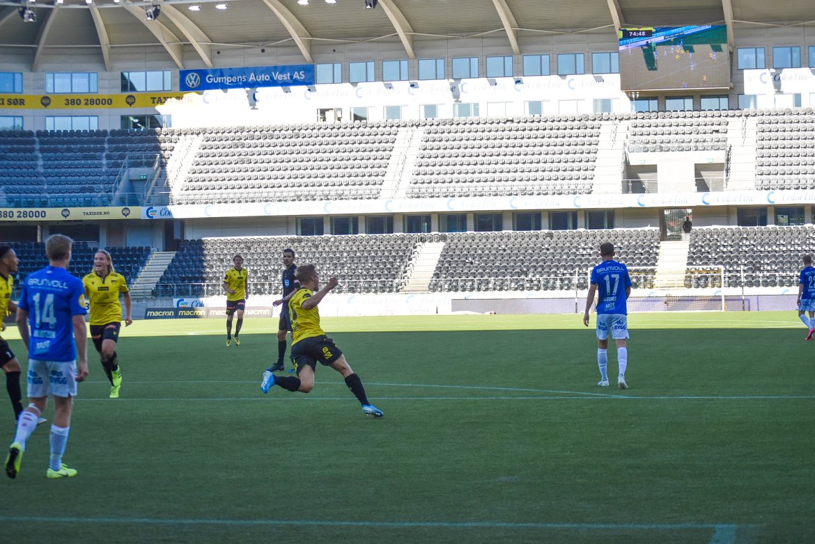 Bringaker jubler etter scoring. Foto: Kristian Øverland