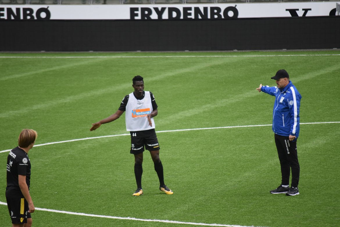 Rekdal gikk tidlig igang med å forklare de nye spillerne hvordan han vil ha det.