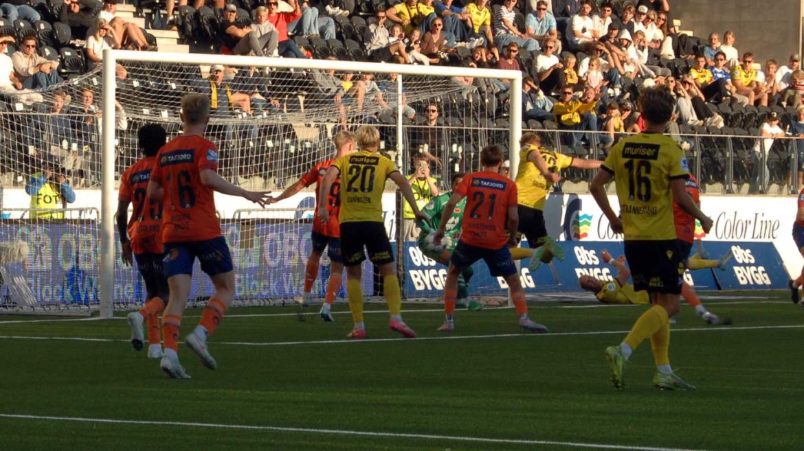 Sebastian Griesbeck scorer 3-0 med kneet