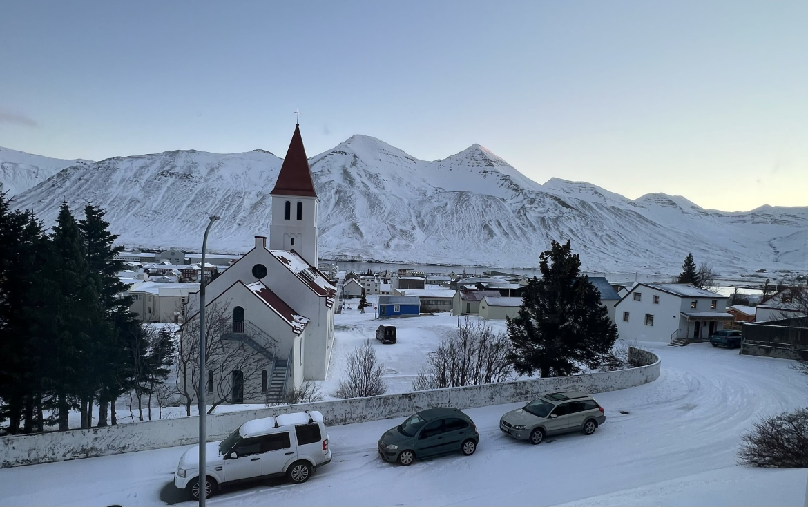 Siglufjörður er en liten by med rundt 1100 innbyggere, som ligger helt nord på Island. (Foto: Privat).