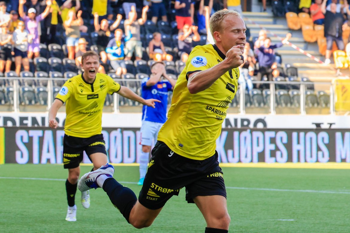 Martin Ramsland og Peter Reinhardsen feirer etter scoring mot Stjørdals-Blink. Foto: Tor Erik Schrøder / NTB