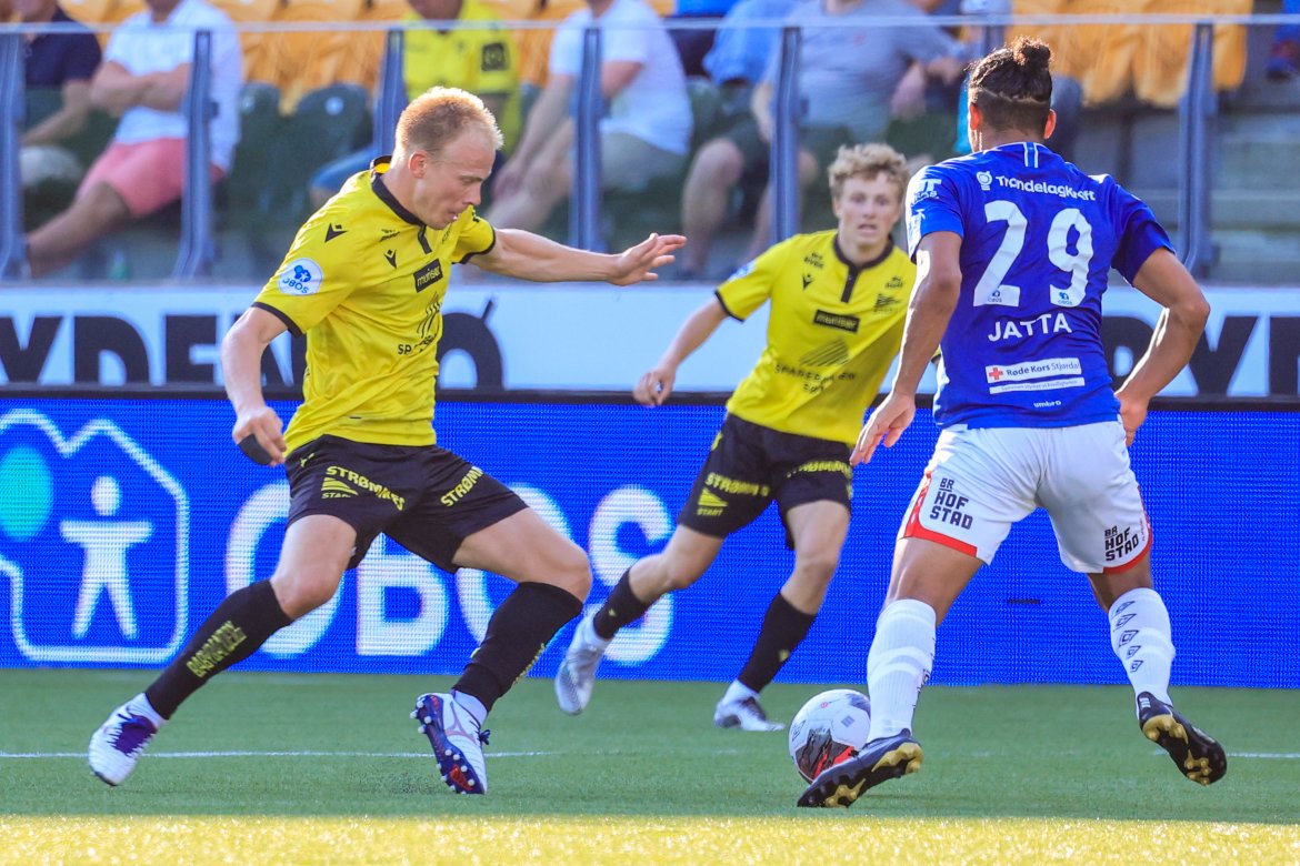 Martin Ramsland og Levi Eftevaag i kamp mot Stjørdals-Blinks Robin Utseth Bjørnholm-Jatta. Foto: Tor Erik Schrøder / NTB