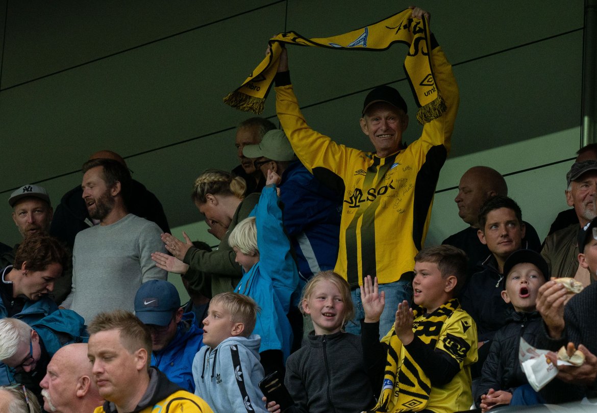 Generasjoner med Start-supportere! Foto: Ole Endre Kallhovd