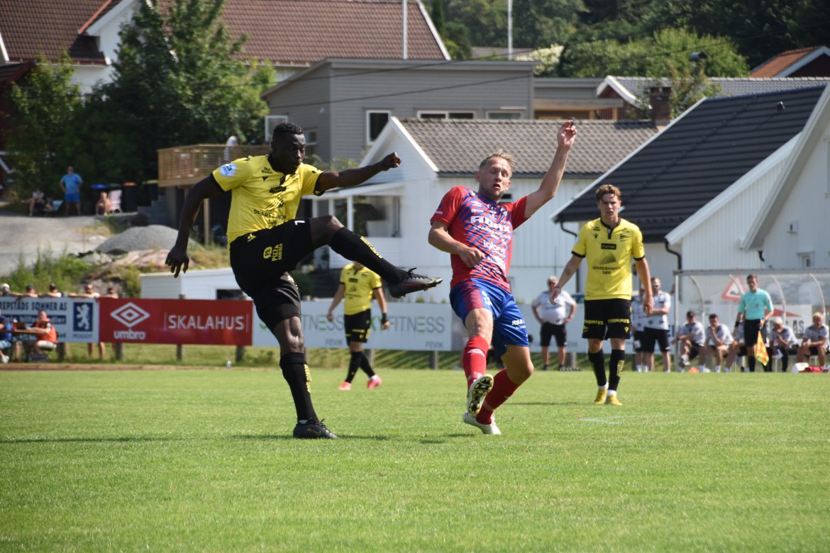 Adeleke Akinyemi scoret tre mål mot Express