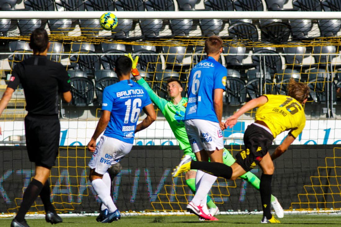 Mikael Ugland har allerede scoret et vidunderlig mål mot Molde og vi tar gjerne en reprise i morgen! Foto: Tor Erik Schrøder / NTB scanpix