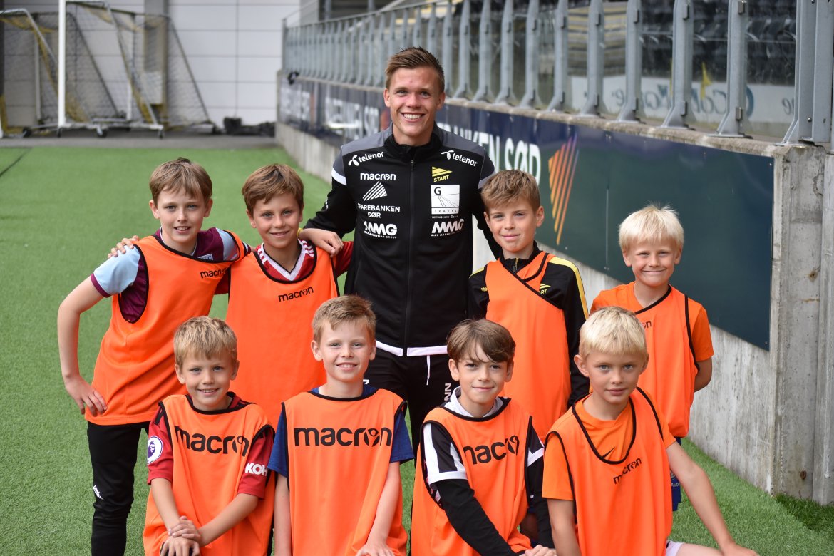 Lagleder for dagen, Eirik Wichne, sammen med guttene fra Donn Pluss.