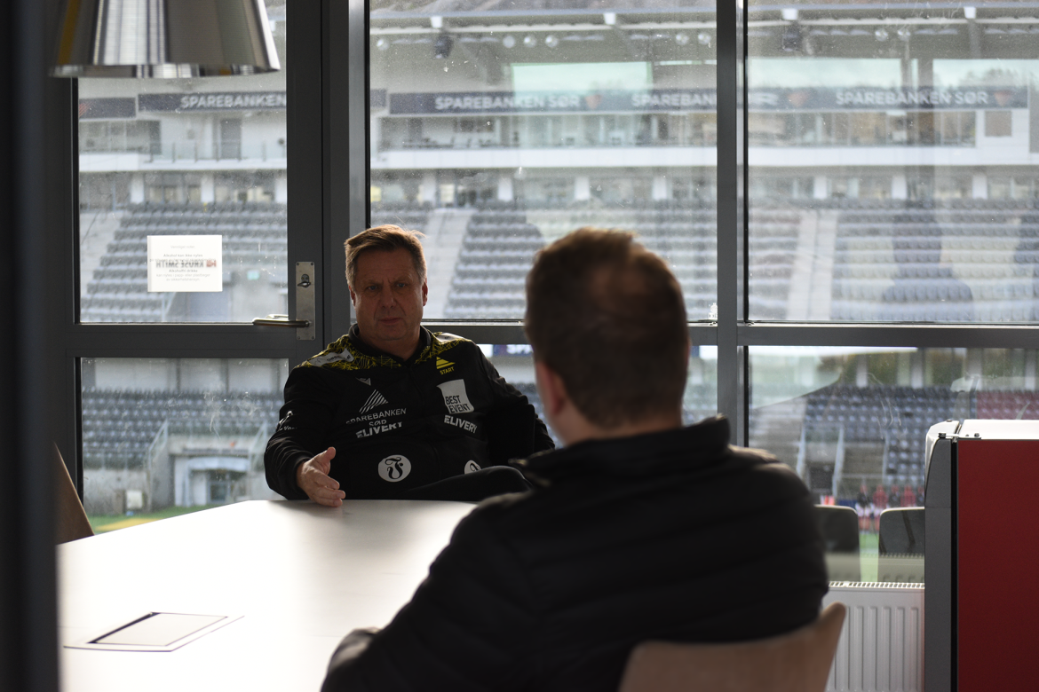 Losje som passer bra som møterom og kontor for litt mindre bedrifter. Utsikt til kunstgresset på Sparebanken Sør Arena.