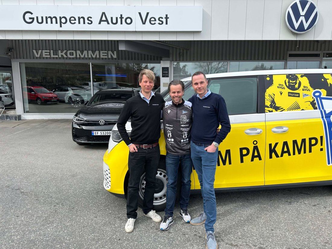 (F.v) Markedssjef i Gumpens Auto Vest, Ole Jakob Stranden, salgs- og markedssjef i IK Start, Kristian Westgaard og daglig leder i Gumpens Auto Vest, Tor Erik Røed.