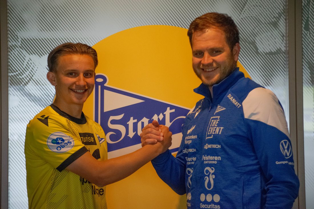 Hadis og Johan like etter at proffkontrakten var signert.