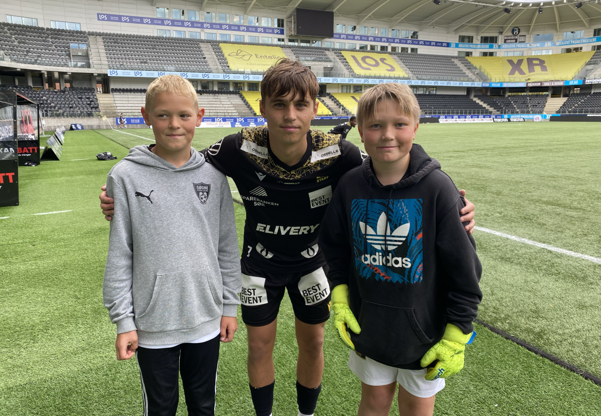 Henrik Aasheim (t.v.) og Oliver Kjær sammen med Emir Derviskadic etter dagens trening på Sparebanken Sør Arena. (Foto: Egil Olsen)