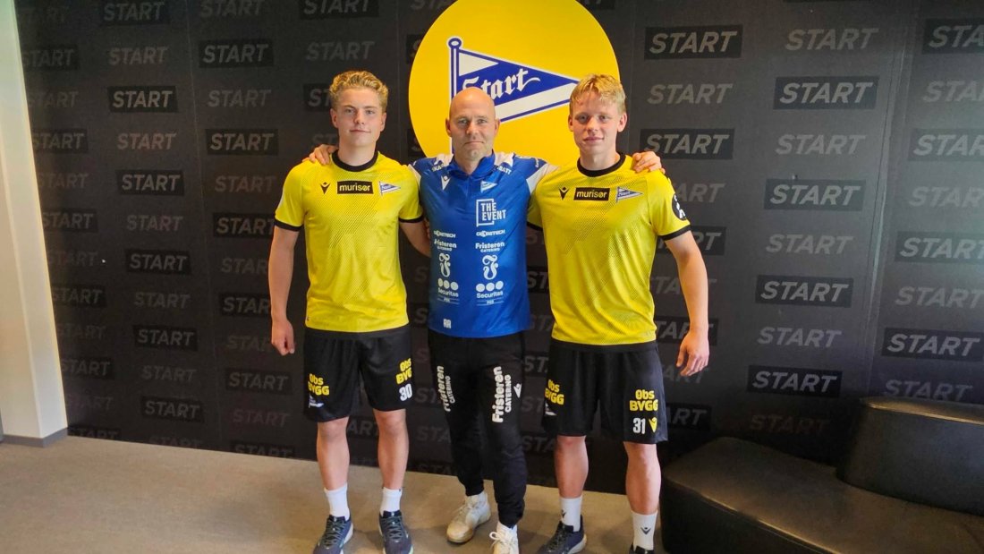 Både Lukas Gausdal og Jonas Seim signerte profkontrakter med IK Start våren 2025. Her sammen med toppspillerutvikler Roger Risholt.