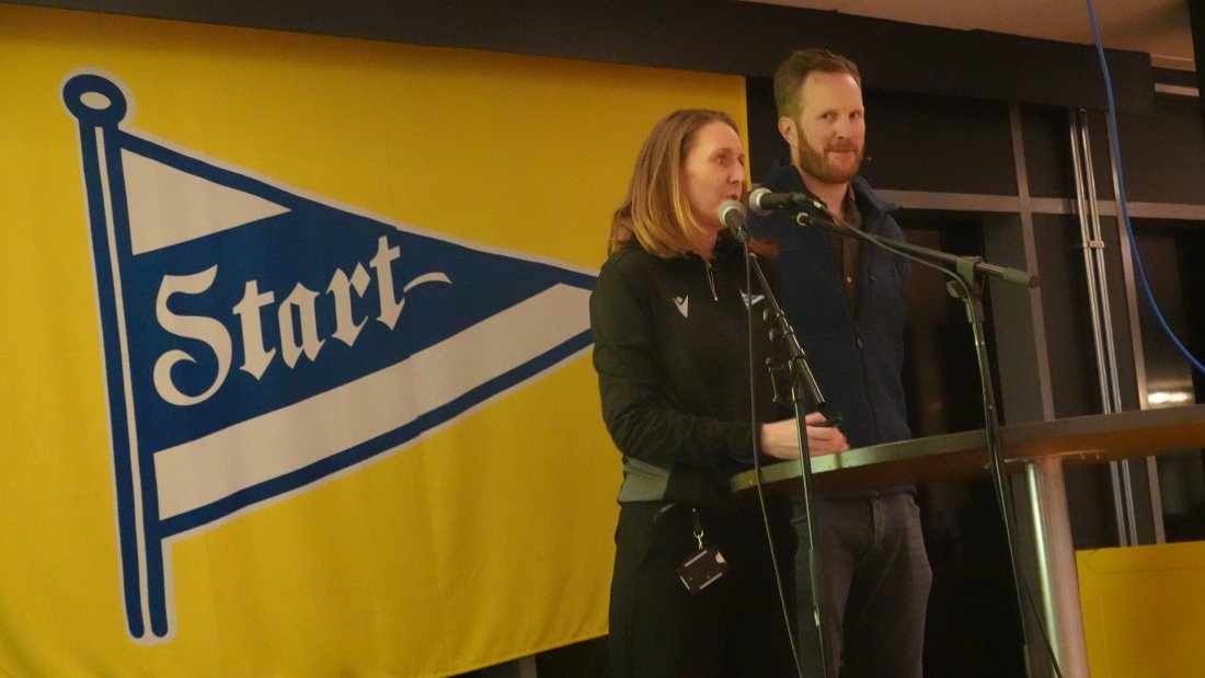 Og etter hvert var begge lederne i sving med svar og informasjon