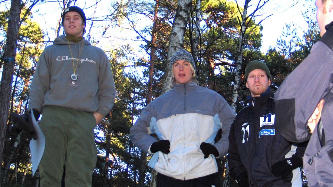 Marius, Kenneth og Fredrik avventer situasjonen. De var på det seierende laget