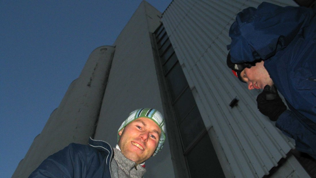 Og så: Opp på siloens topp. Kai og Rune gjøre seg klare