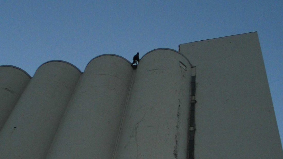 Høyt opp og langt ned. Da som nå