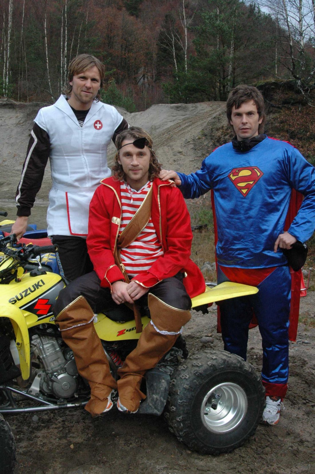 De sist ankomne spillerne i&nbsp;klubben var utkledd. Kjetil Ruthford Pedersen (sykepleier), David Hanssen (sjørøver) og Bjarte Lunde Aarsheim (Supermann)