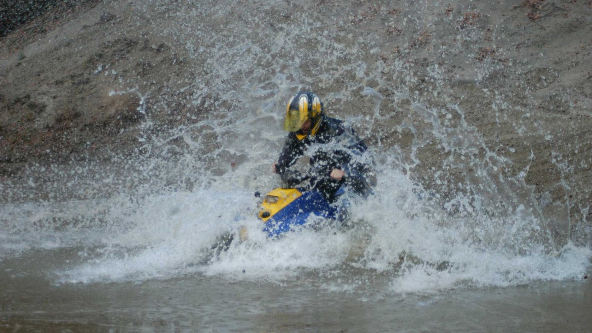 Kristofer Hæstad på full fart gjennom «vannhinderet»
