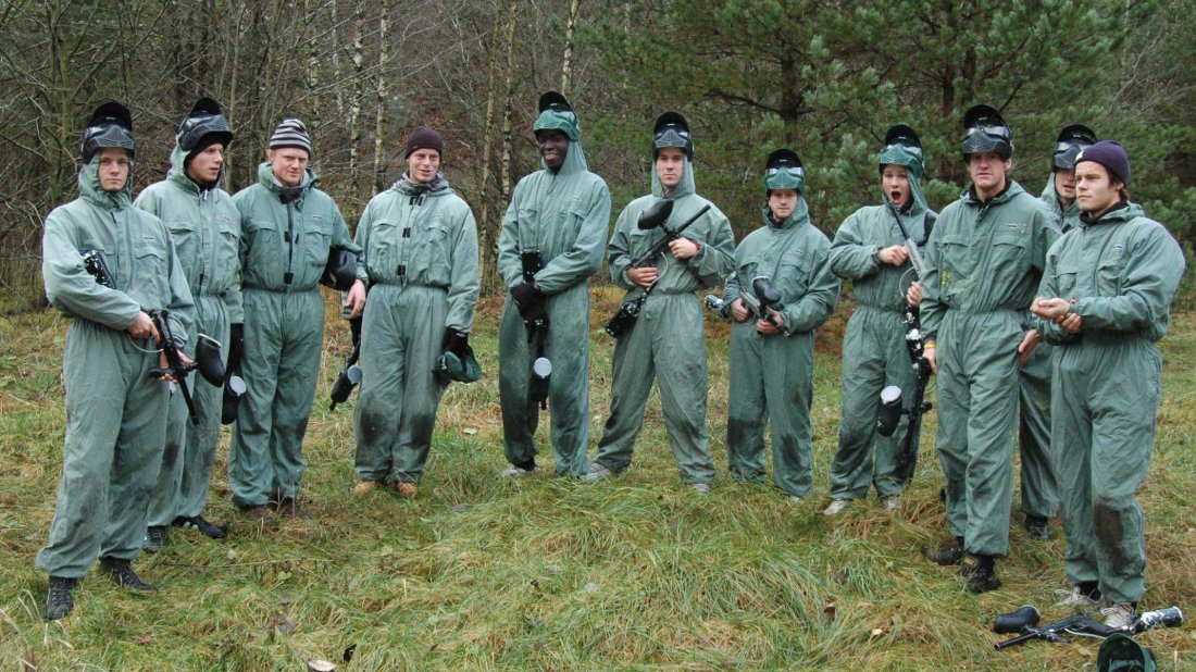 "De unge" er klare for Paintball Game