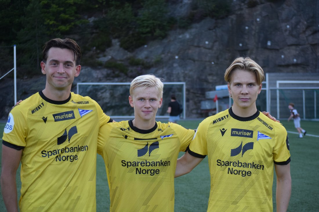 Det ble seier på Hellemyr på onsdag. (F.v) Benjamin Sundo, Nicolai Apland og Julian Håbesland fikk alle sin debut for A-laget