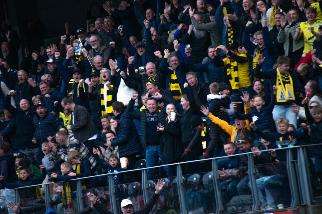 Fantastisk stemning på stadion, men det endte med et poeng mot serielederen.