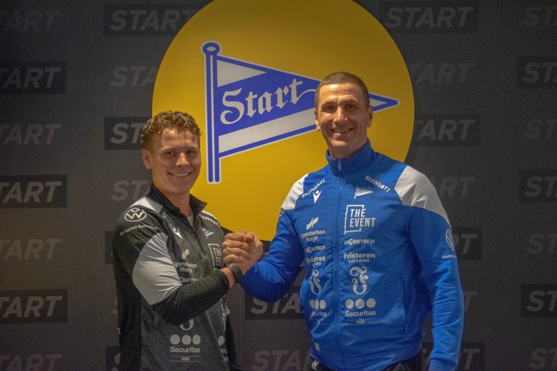 Tidligere i år forlenget Marius kontrakten med klubben ut 2027. Her med hovedtrener Azar Karadas.