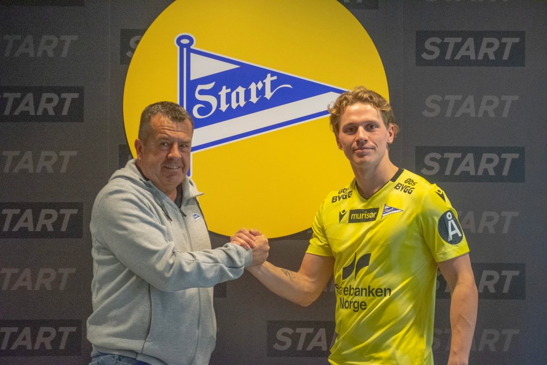Sportssjef i IK Start, Mick Priest og Mikael Ugland like etter at kontakten ble signert i dag.