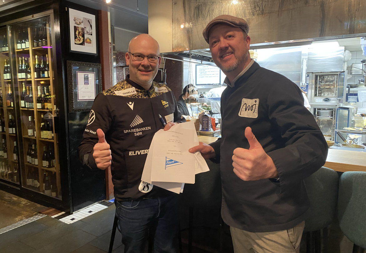Sveinung Hedding-Valvik (t.v.), kommersiell leder i Start, er svært fornøyd med at Trond Moi, kokk og innehaver av restaurant Hos Moi på Fiskebrygga, går inn i Starts sponsornettverk.