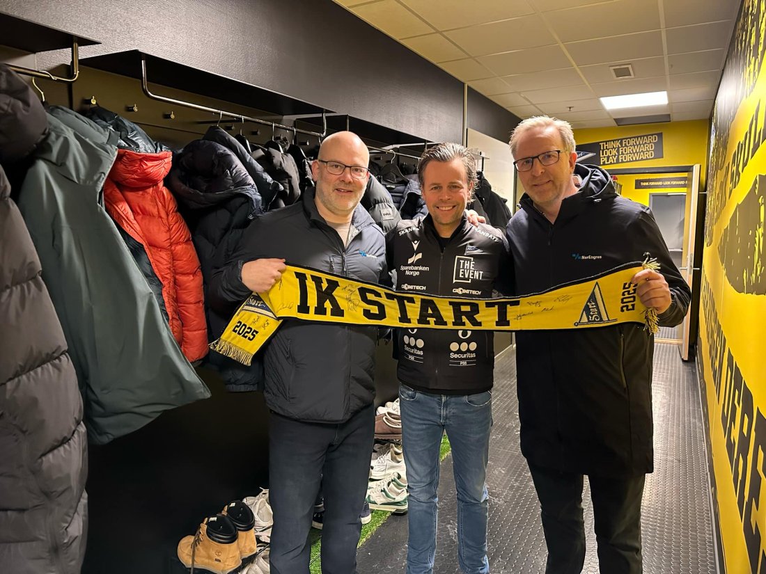 Til sesongoppkjøringen sponset Norengros Kjosavik helt nye knagger, hyller og skohyller i garderoben til A-lags spillerne!