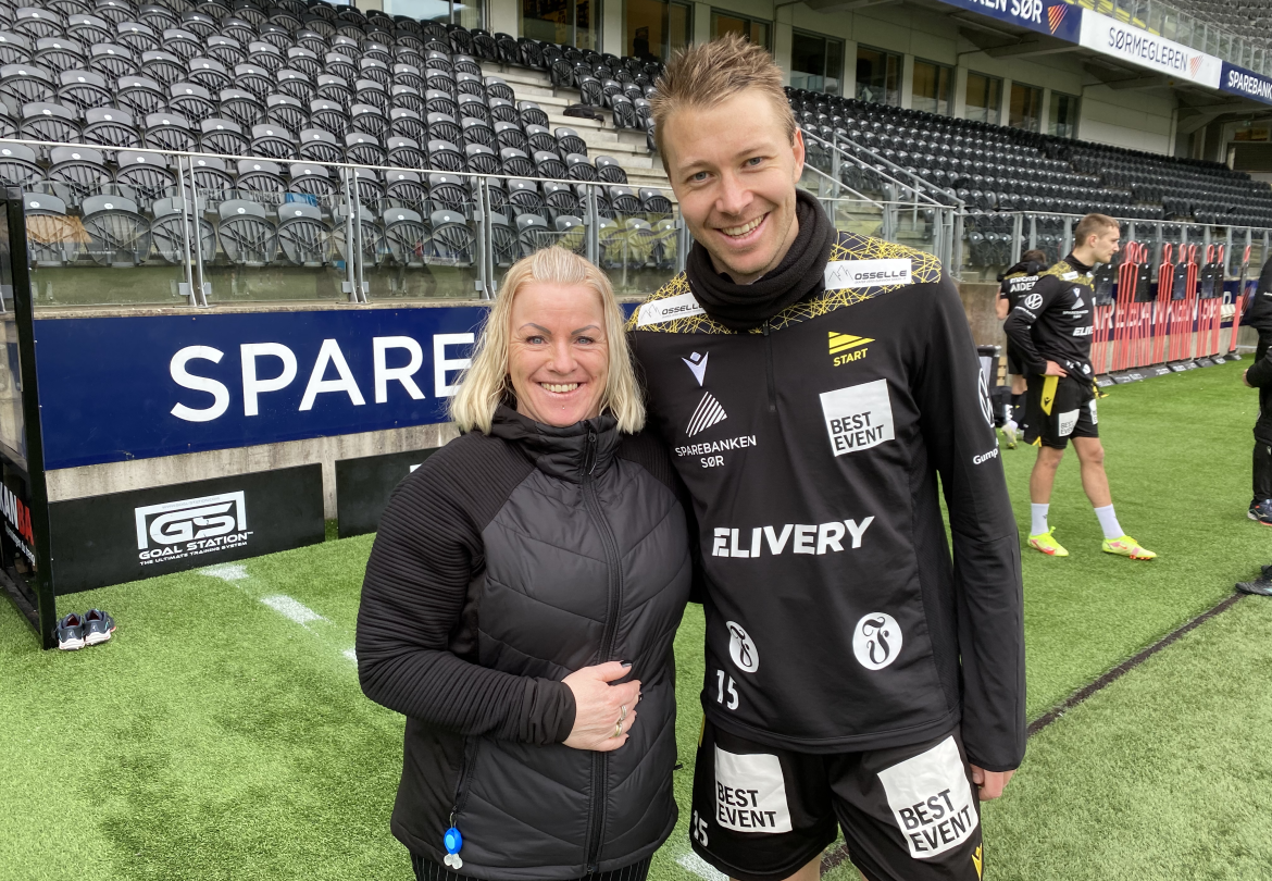 Anne May Fredriksen sammen med Henrik Robstad, hennes favorittspiller.