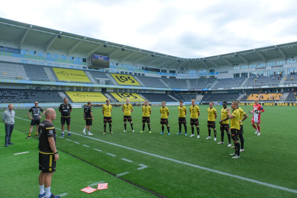 Laget like før kampen mot Strømsgodset. Foto: Tor Erik Schrøder / NTB scanpix