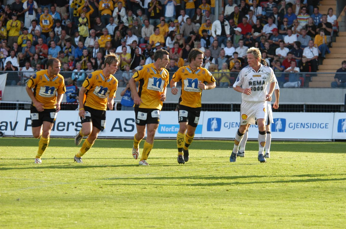 Organisert corneroppstilling: Pedersen, Johnsen, Jónsson og Hæstad. Solli (RBK)