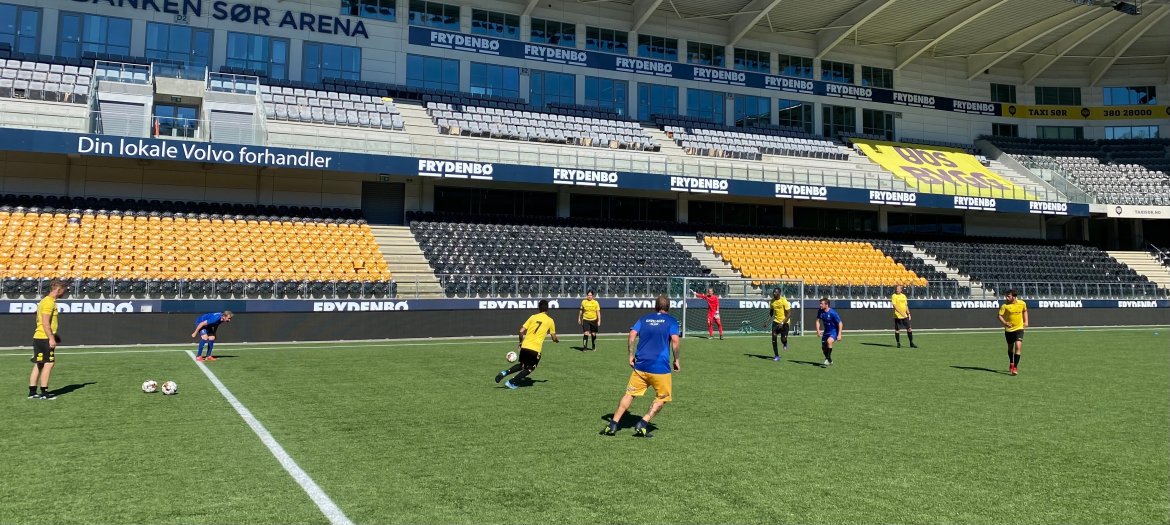 Etter kurset i livredning var det duket for kamp mellom Starts og Jervs gatelag på Sparebanken Sør Arena.