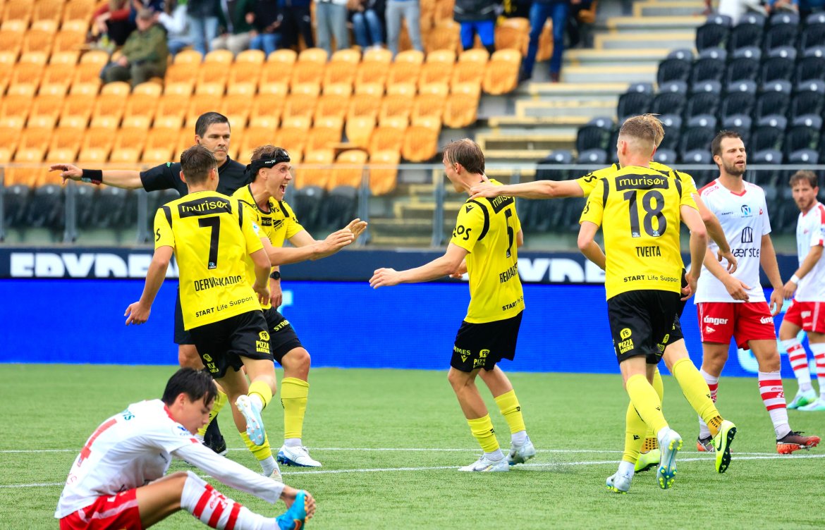 Peter Reinhardsen setter inn 1-0 mot Fredrikstad. Foto: Tor Erik Schrøder