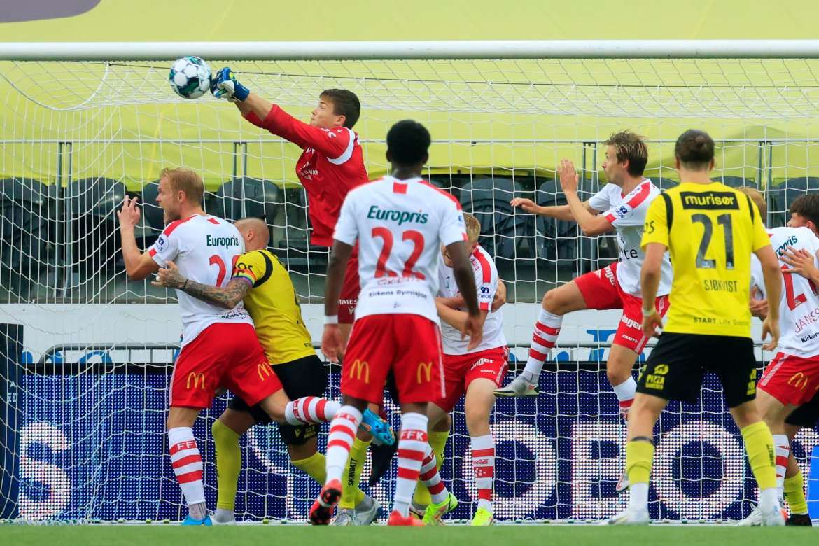Jasper Silva Torkildsen var høyt og lavt mot Fredrikstad og holdt nullen for sjette gang på åtte forsøk denne sesongen. Foto: Tor Erik Schrøder