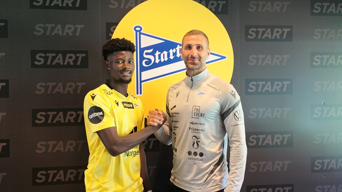 Steve og Azar like etter kontrakten ble underskrevet på stadion.