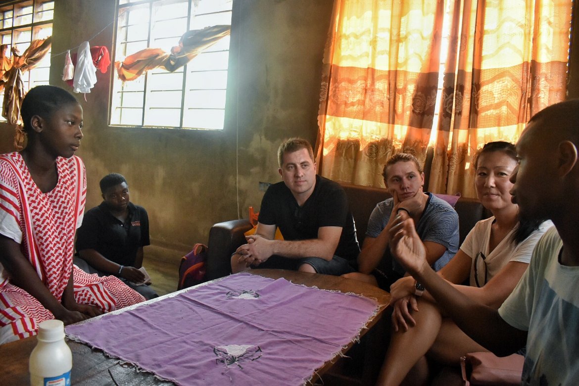 På besøk hos en familie som tidligere har vært med i BONGA-prosjektet.