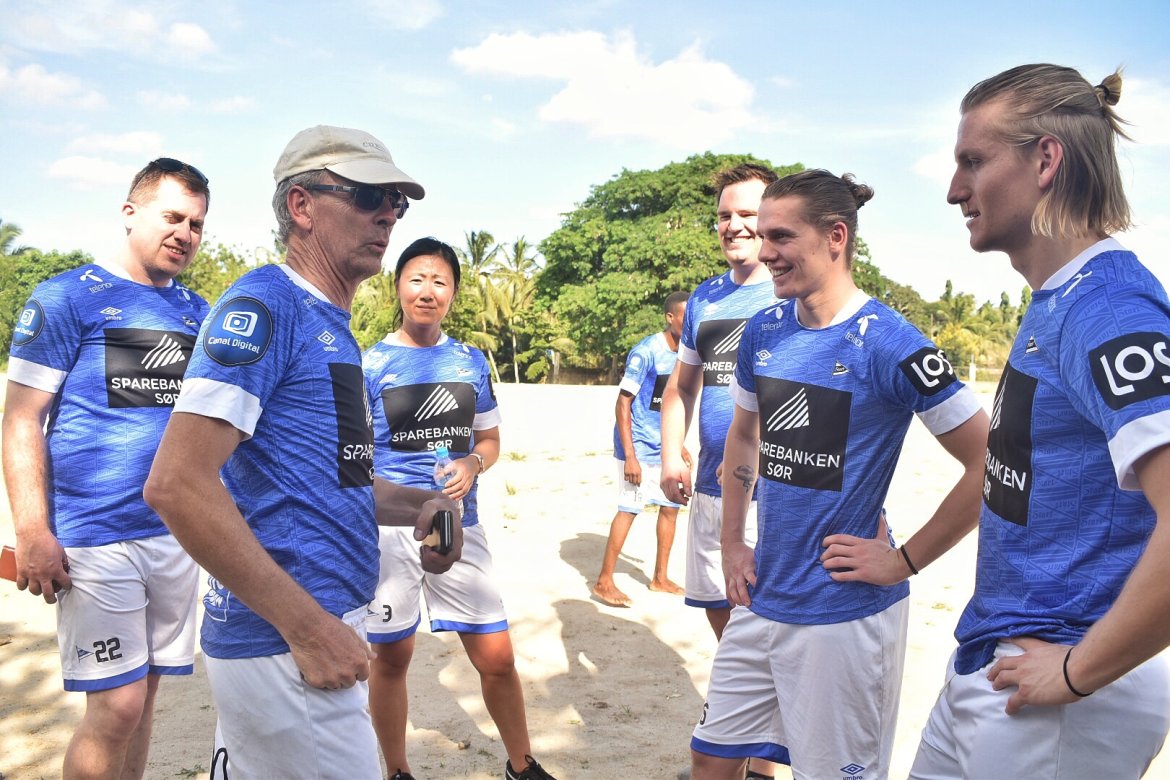 Delegasjonen fra Norge lader opp til kamp.