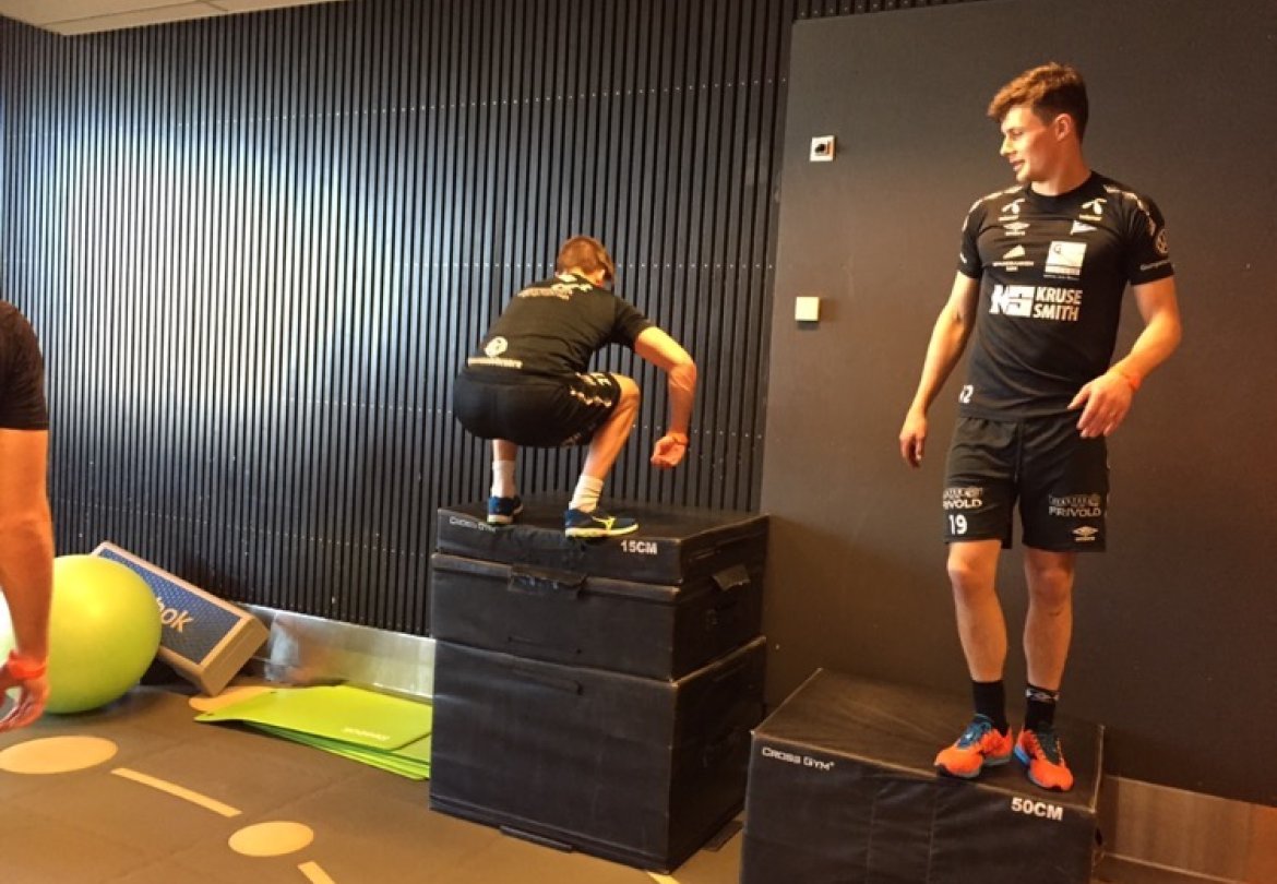 Spenst-trening på Aquarama.