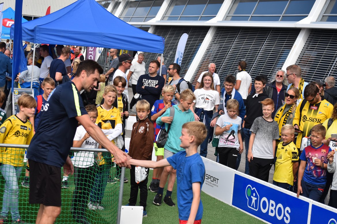 Ikke hver dag man får hilse på en verdensmester!  Foto: Fredrik Fjellvang