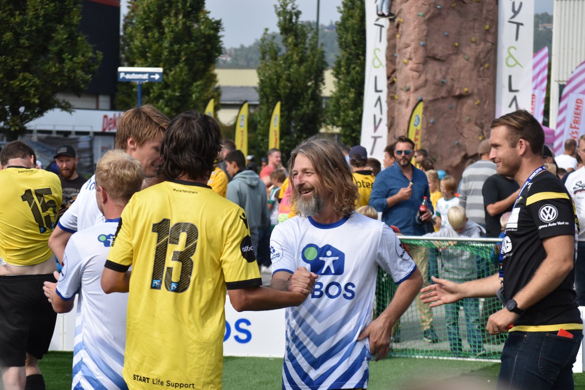 Showkamp mellom Starts gatelag og de tre Start-heltene Mykland, Strømstad og Stokkelien! Foto: Fredrik Fjellvang